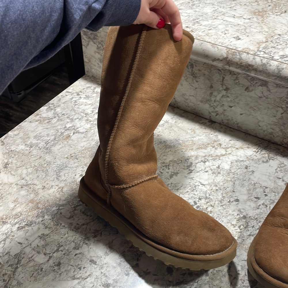 Womens Size 8 Ugg Boots - Worn a handful of times
